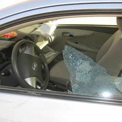 بأسلوب «كسر الزجاج».. سقوط أحد الأشخاص تخصص في السرقة من داخل السيارات بالنزهة